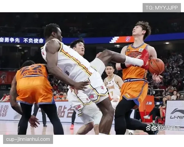 篮球比赛中违体犯规的定义与判定标准全面解析